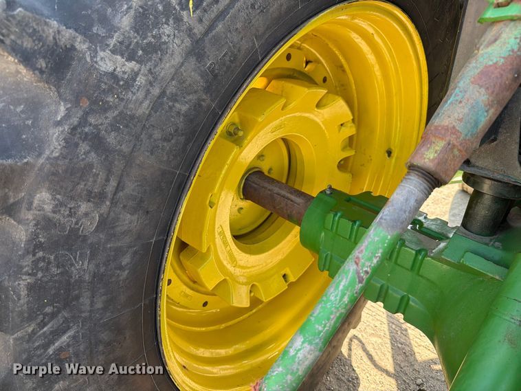 image for item ED5187 1993 John Deere 4760 tractor