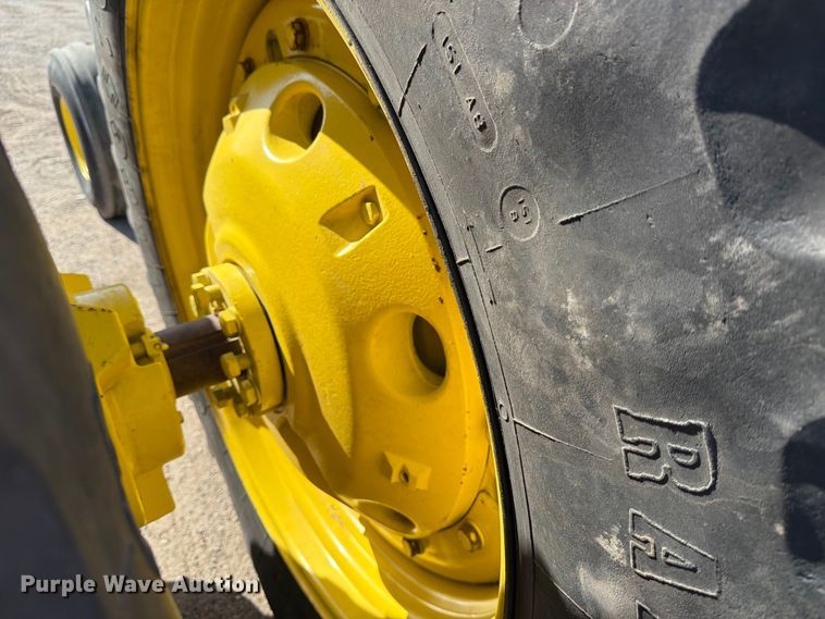 image for item ED5187 1993 John Deere 4760 tractor