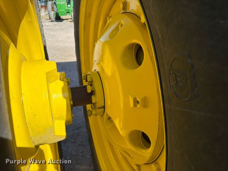 image for item ED5187 1993 John Deere 4760 tractor