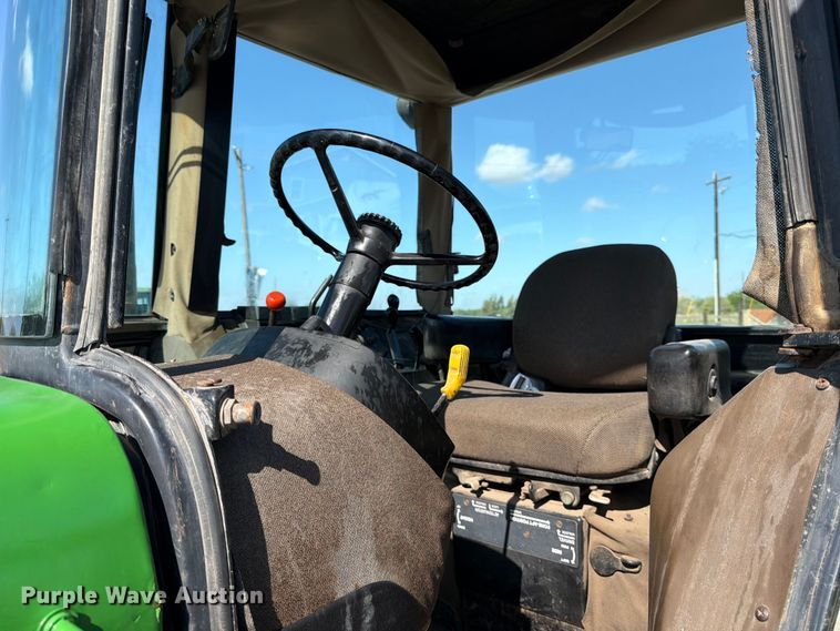 image for item ED5187 1993 John Deere 4760 tractor