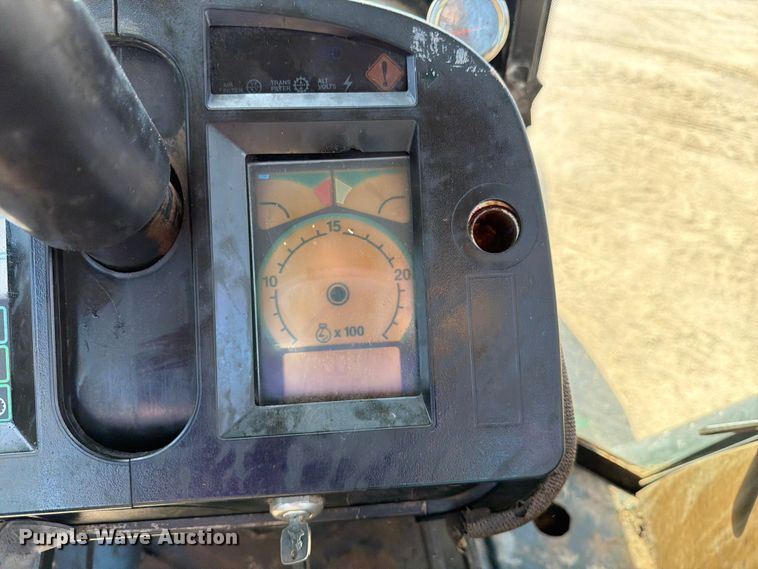 image for item ED5187 1993 John Deere 4760 tractor