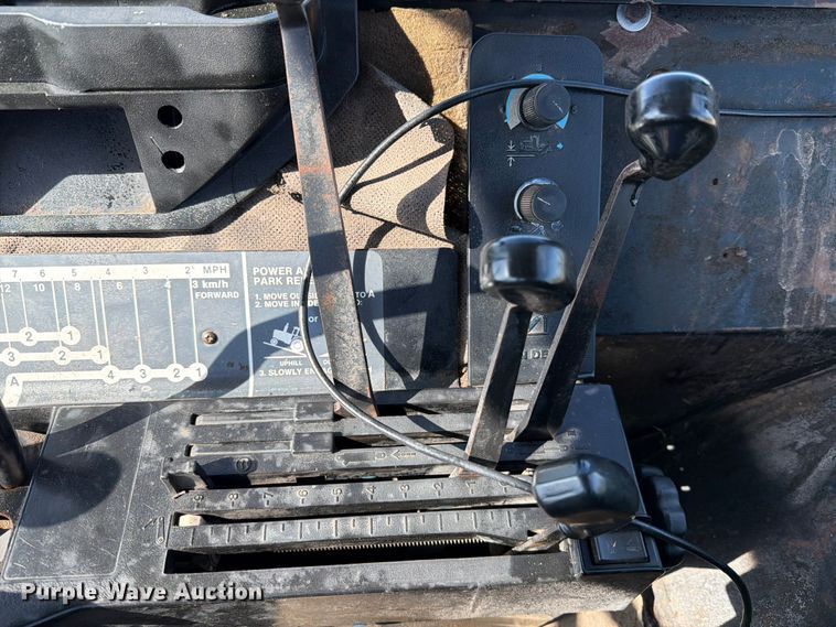 image for item ED5187 1993 John Deere 4760 tractor