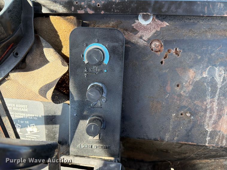 image for item ED5187 1993 John Deere 4760 tractor