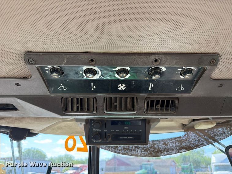 image for item ED5187 1993 John Deere 4760 tractor