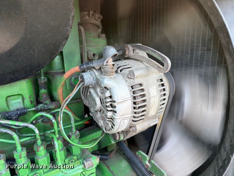 image for item ED5187 1993 John Deere 4760 tractor