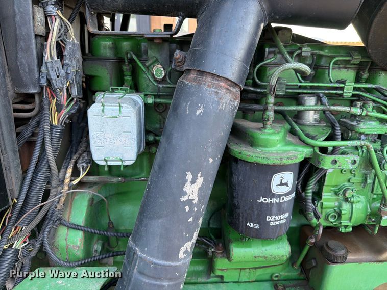 image for item ED5187 1993 John Deere 4760 tractor