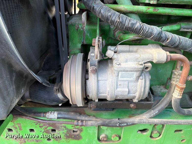 image for item ED5187 1993 John Deere 4760 tractor