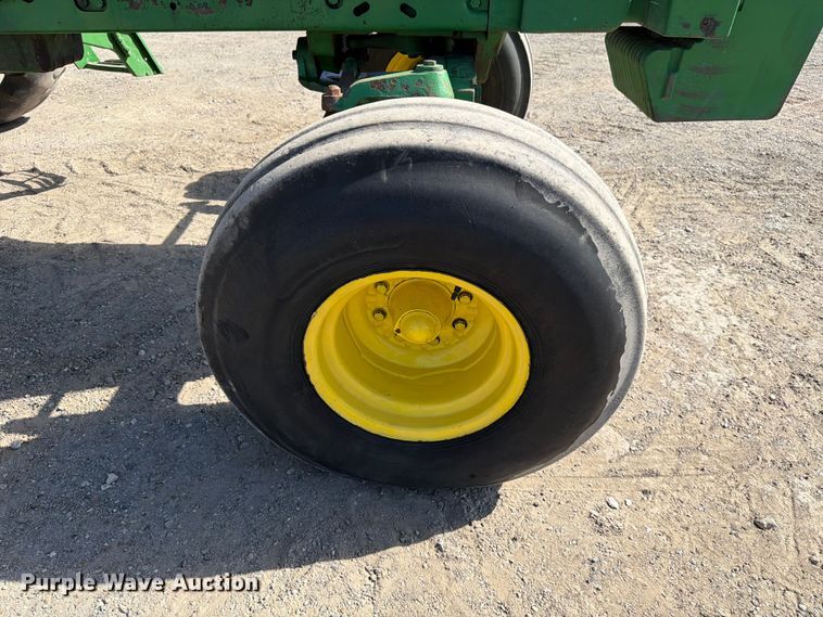 image for item ED5187 1993 John Deere 4760 tractor