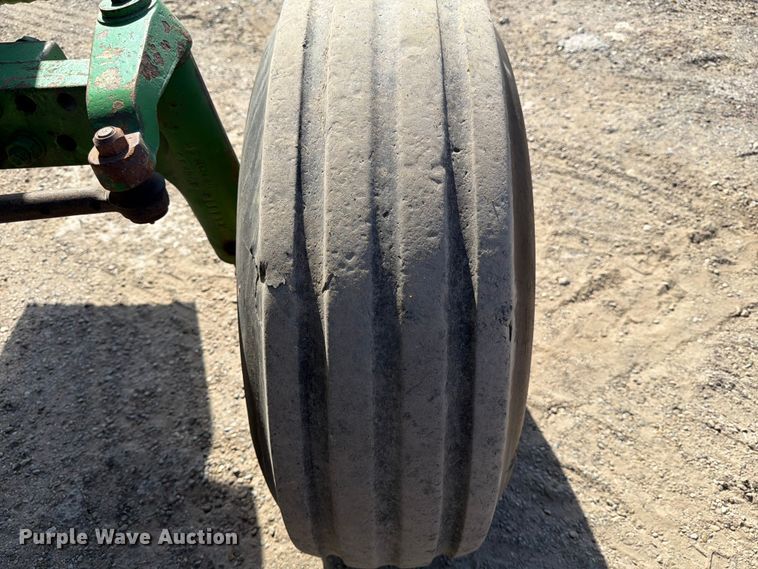 image for item ED5187 1993 John Deere 4760 tractor