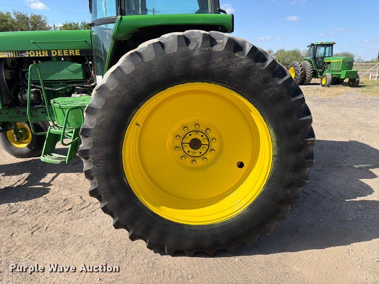 image for item ED5187 1993 John Deere 4760 tractor