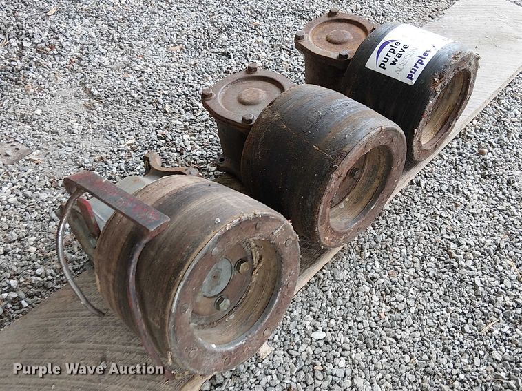 image for item EE5209 (3) tractor belt pullies 
