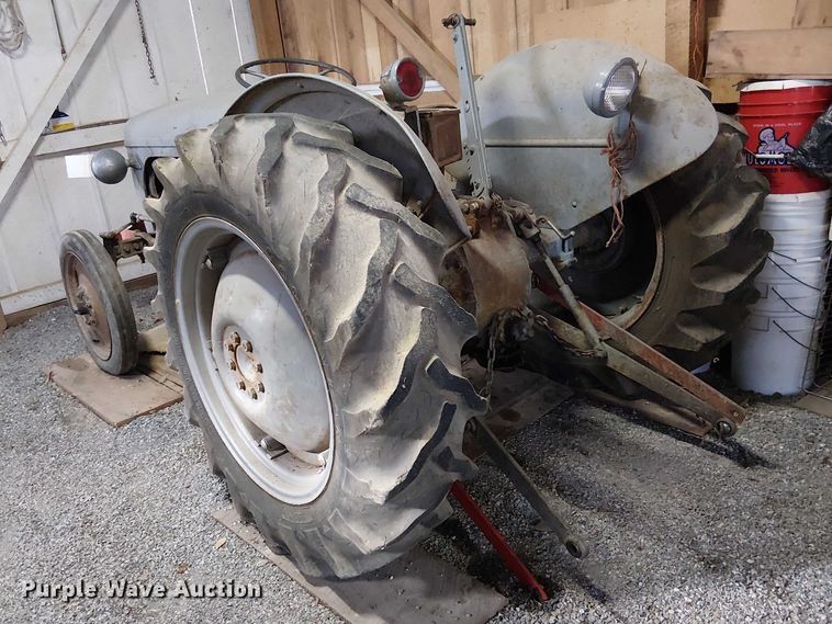 image for item EE5210 1950 Ferguson TO20 tractor