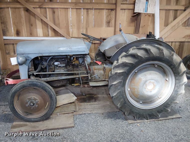 image for item EE5210 1950 Ferguson TO20 tractor
