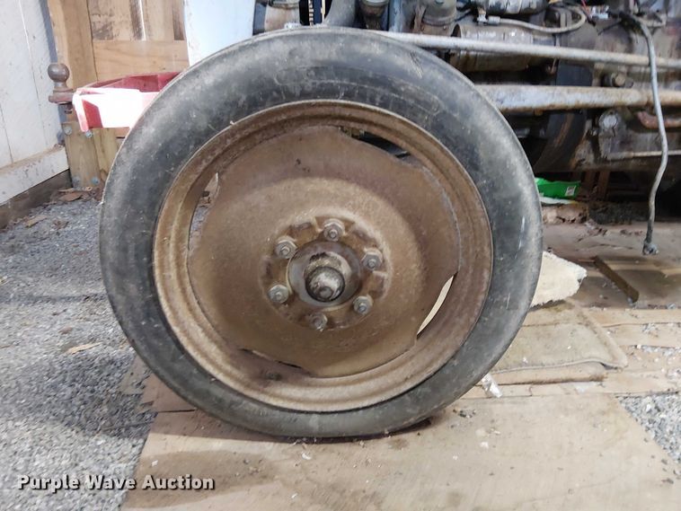 image for item EE5210 1950 Ferguson TO20 tractor