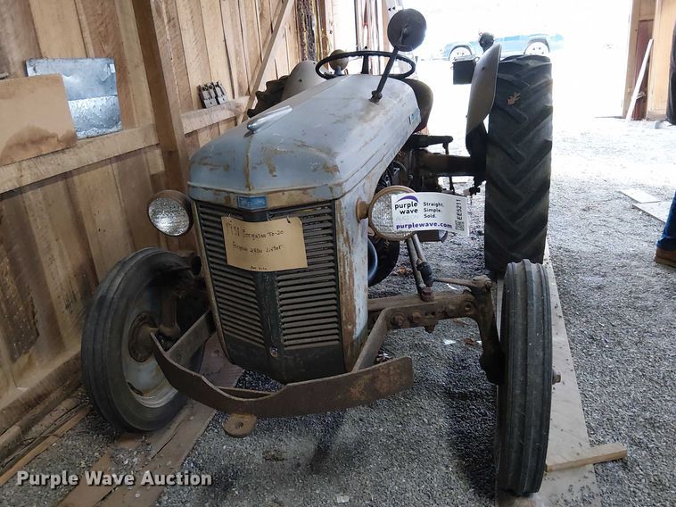 image for item EE5211 1951 Ferguson TO20 tractor