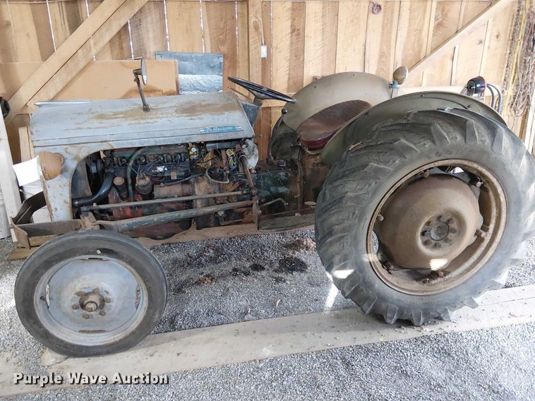 image for item EE5211 1951 Ferguson TO20 tractor