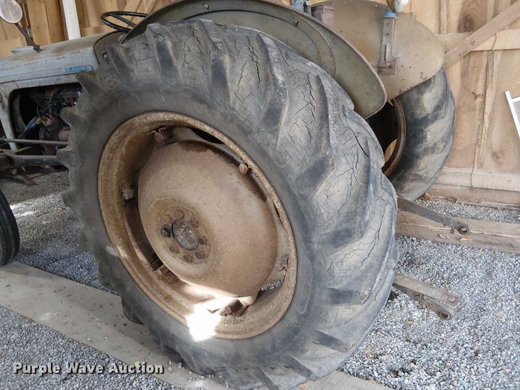image for item EE5211 1951 Ferguson TO20 tractor