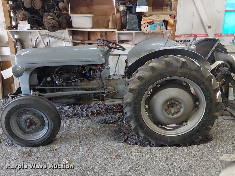 image for item EE5212 1950 Ferguson T020 tractor
