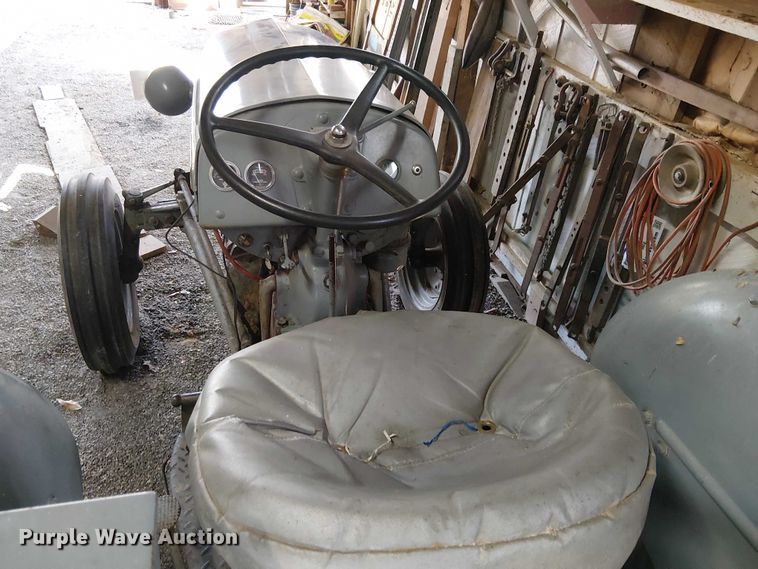 image for item EE5212 1950 Ferguson T020 tractor