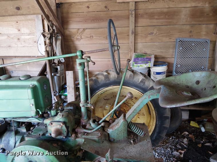 image for item EE7972 John Deere H tractor