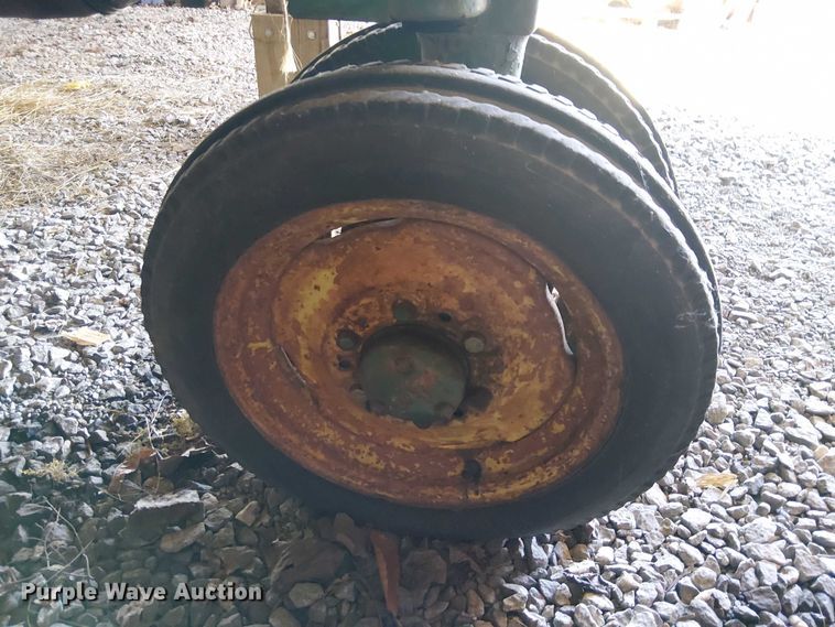 image for item EE7972 John Deere H tractor