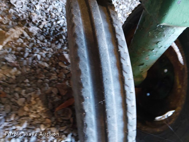 image for item EE7972 John Deere H tractor