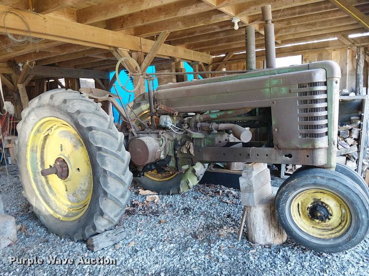 image for item EE7974 John Deere Model B tractor