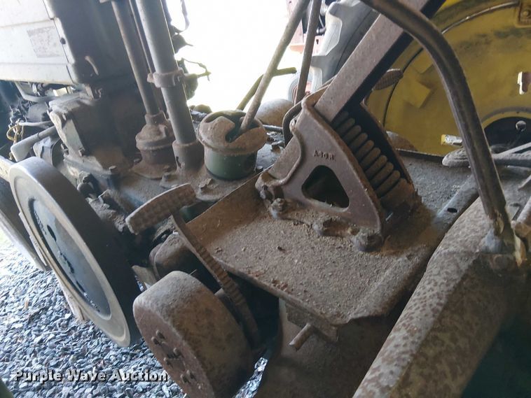 image for item EE7974 John Deere Model B tractor