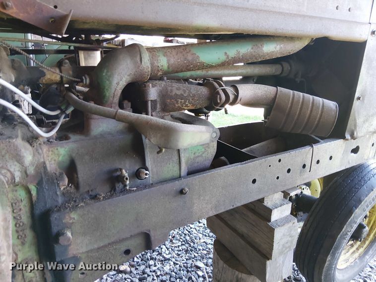 image for item EE7974 John Deere Model B tractor