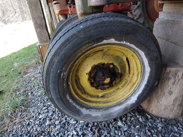 image for item EE7974 John Deere Model B tractor