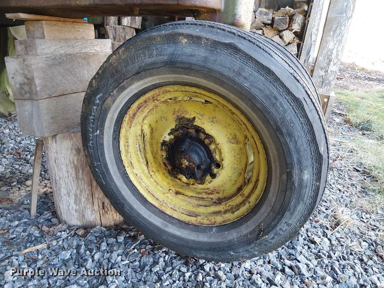 image for item EE7974 John Deere Model B tractor