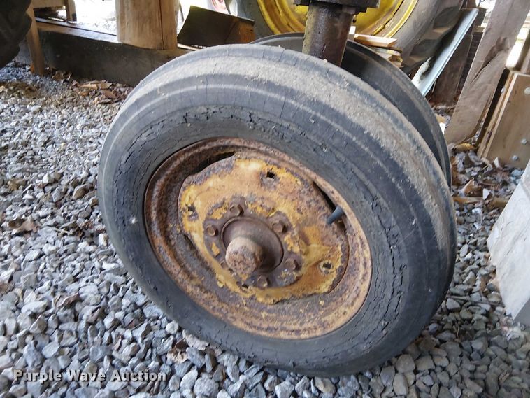 image for item EE7975 John Deere MT tractor