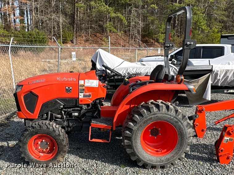 image for item EF1016 2022 Kubota L3902HST MFWD tractor