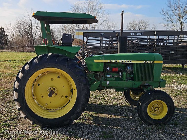 image for item EO7074 1977 John Deere 2640B tractor