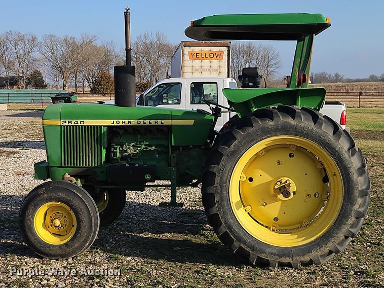 image for item EO7074 1977 John Deere 2640B tractor