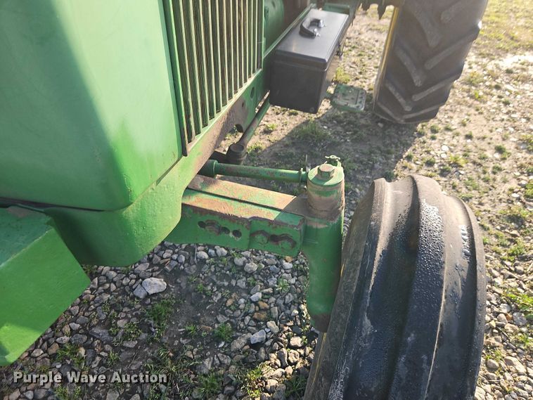 image for item EO7074 1977 John Deere 2640B tractor
