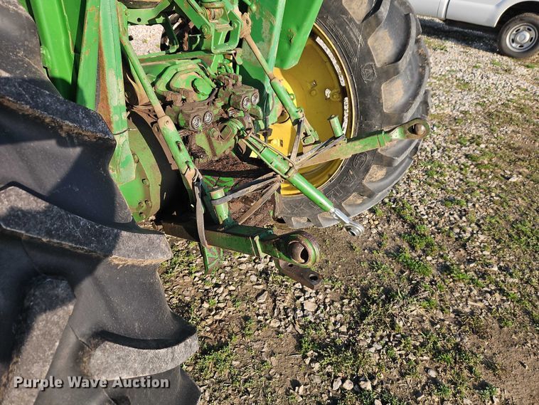 image for item EO7074 1977 John Deere 2640B tractor
