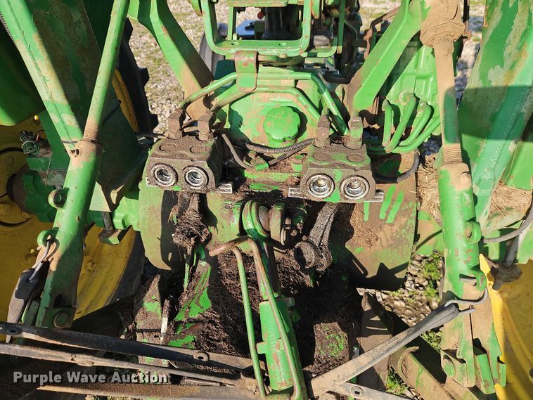 image for item EO7074 1977 John Deere 2640B tractor