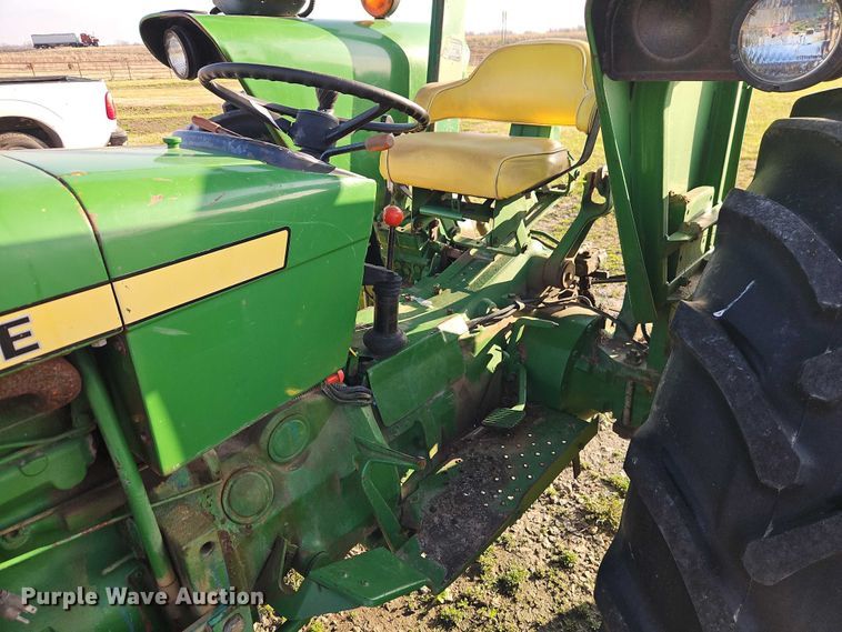 image for item EO7074 1977 John Deere 2640B tractor