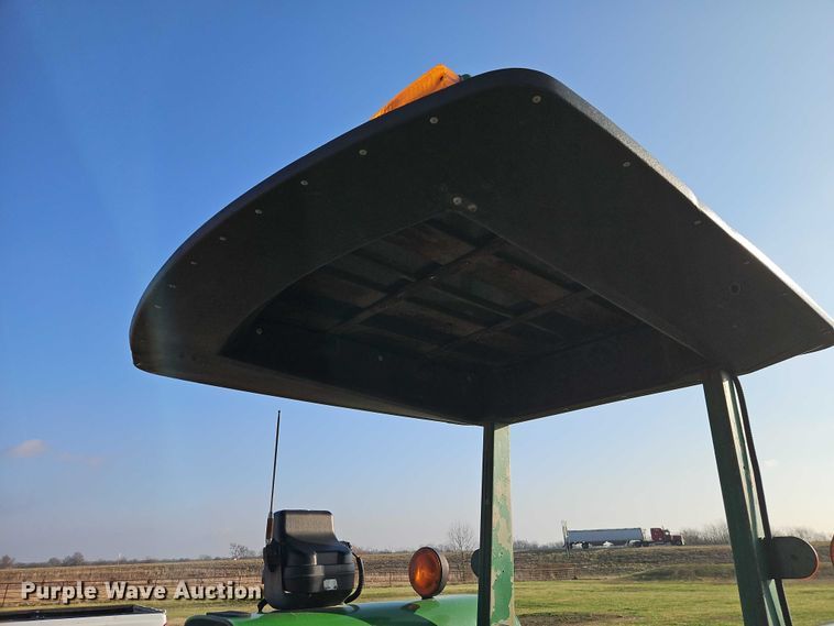 image for item EO7074 1977 John Deere 2640B tractor