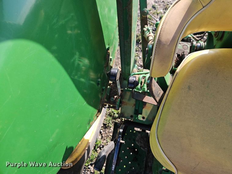 image for item EO7074 1977 John Deere 2640B tractor