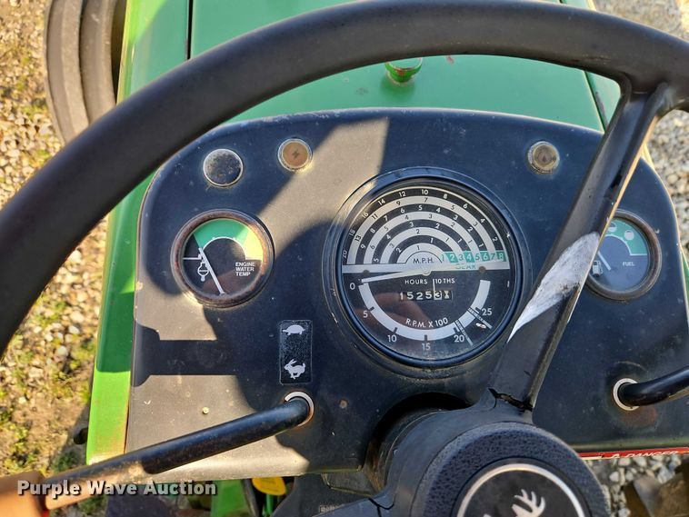 image for item EO7074 1977 John Deere 2640B tractor