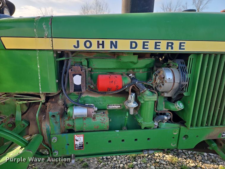 image for item EO7074 1977 John Deere 2640B tractor