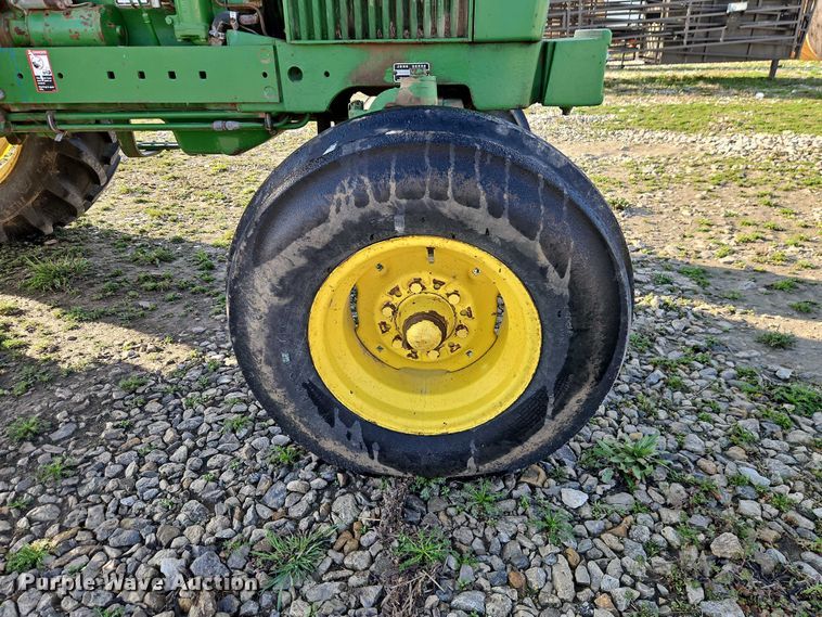 image for item EO7074 1977 John Deere 2640B tractor