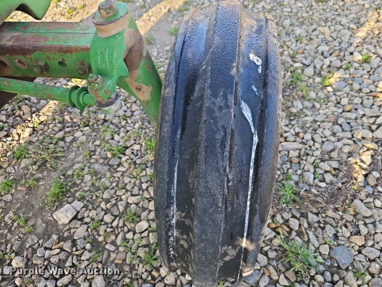 image for item EO7074 1977 John Deere 2640B tractor