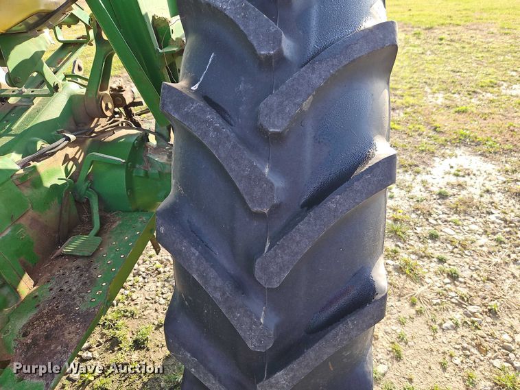 image for item EO7074 1977 John Deere 2640B tractor