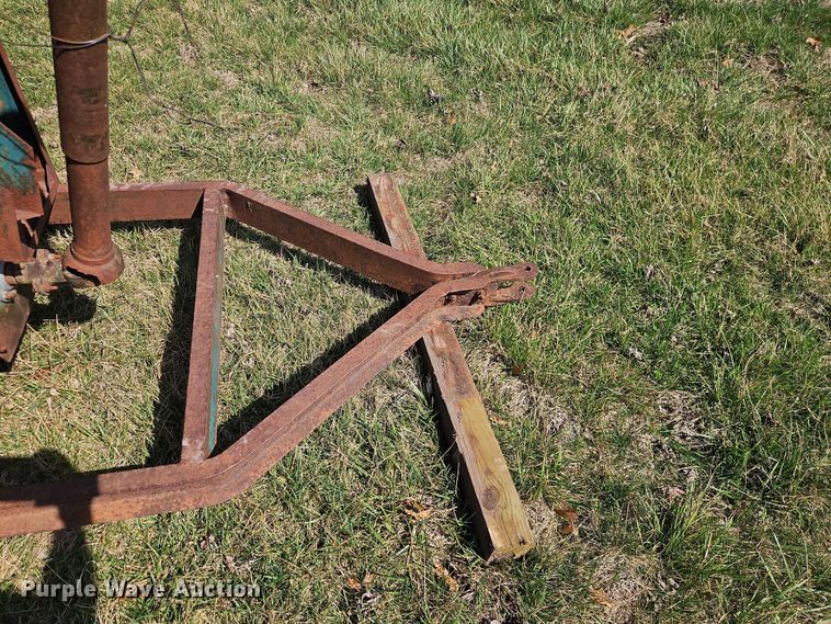 image for item EO7078 North American Mfg grain-O-vator grain cart