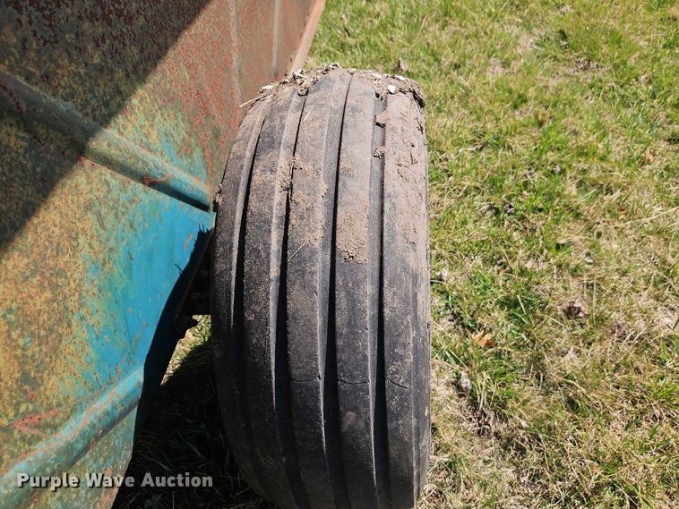 image for item EO7078 North American Mfg grain-O-vator grain cart