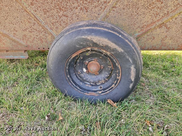 image for item EO7078 North American Mfg grain-O-vator grain cart