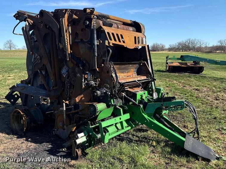 image for item ES5984 2023 John Deere V461R round baler